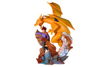 Figura Entrenador Red y Charizard — Diorama Pokémon