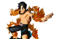 Figura de Ace Puño de Fuego en cuclillas — One Piece