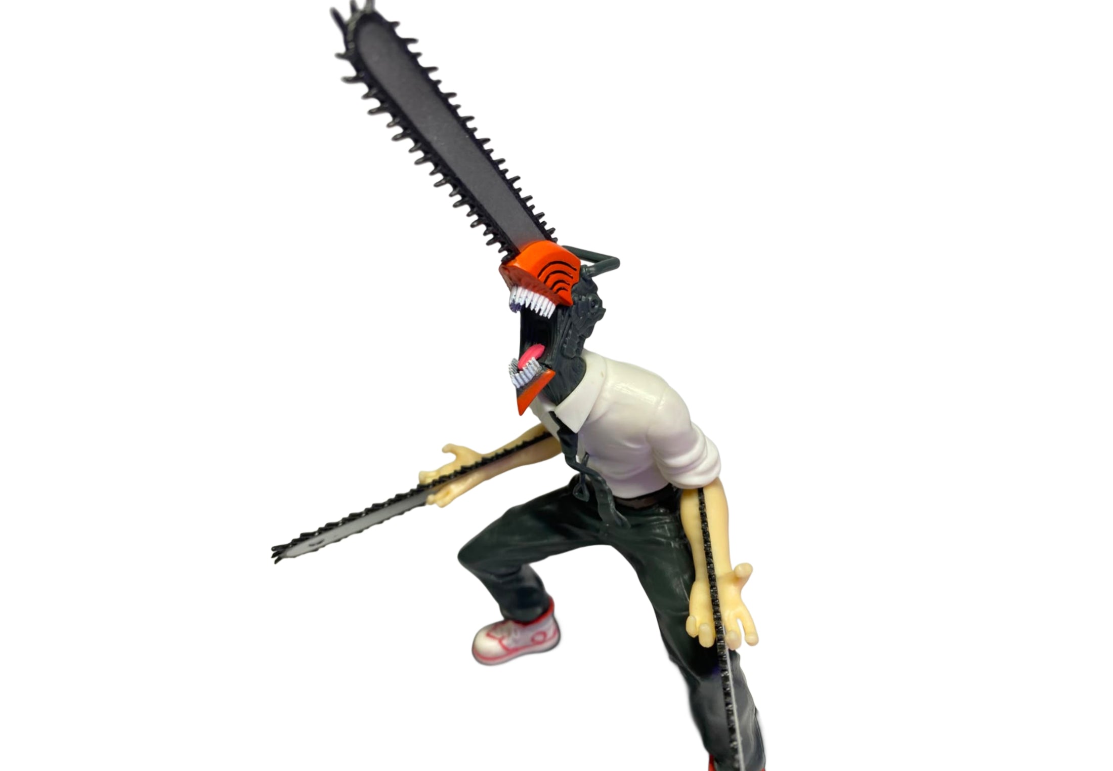 Figura de Denji con motosierras desatadas — Chainsaw Man