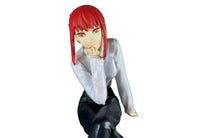 Figura de Makima sentada con piernas cruzadas — Chainsaw Man